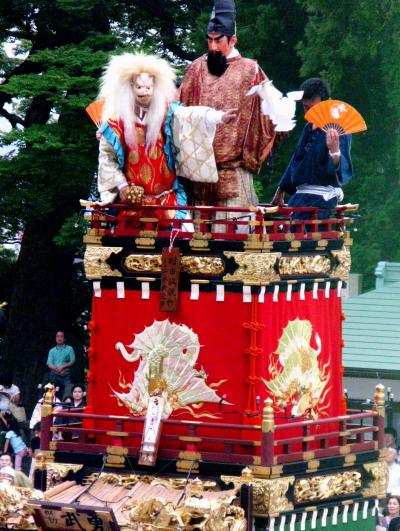 成田祇園祭-3　本堂前で総踊り披露　☆暑い夏の活気を出して