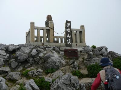 伊吹山雲上の花園散歩道日帰り：伊吹山山頂