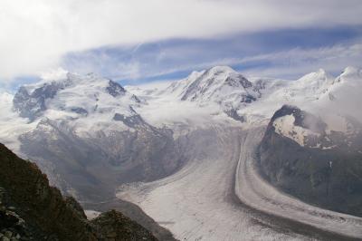 美しきスイスアルプスの大自然?　【ゴルナーグラート展望台からリッフェル湖ハイキング】