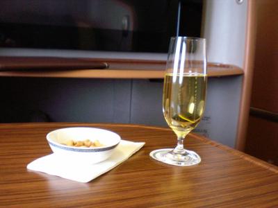 シンガポール航空777-300ER(77W)ファーストクラス搭乗記(HKG-SIN)