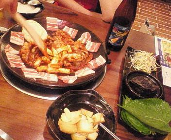 釜山でタコ＆豚肉＆クリスピー・クリーム・ドーナツを食べる！