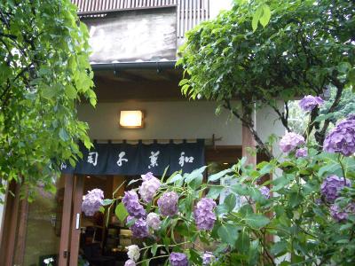 雨がしとしと北鎌倉　?三日月堂花仙