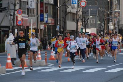 東京マラソン観戦　浅草橋付近とゴール付近