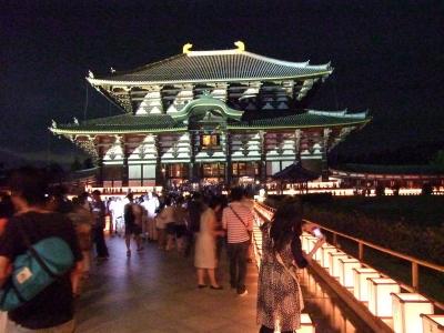 東大寺：幻想的な万燈供養会