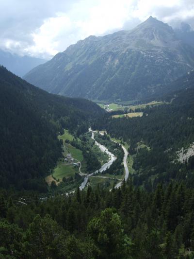 スイス・オーストリアでハイキングの旅【9】マローヤ村
