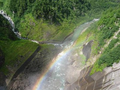 立山を目指して・・・　?黒部ダムに虹がかかる