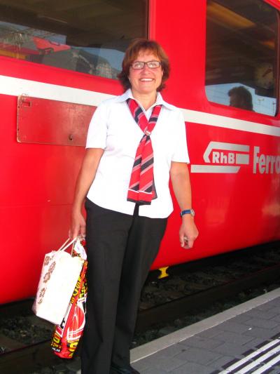 スイスＧＲ18　氷河特急･クール駅で列車編成替え　☆構内と駅前辺りで