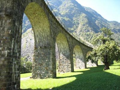 サンモリッツとミュスタイア　−スイスの世界遺産を訪ねて−