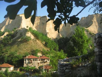 2008年ブルガリア旅行第３日目(4)：白い岩壁に囲まれたロージェンとメルニック（翌朝の散策も含めて）