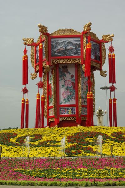 『国慶節』の『大型宮灯篭』天安門広場の飾りつけです！