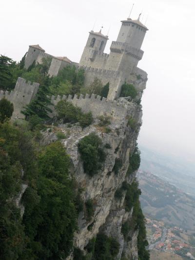 2008.9イタリア学会旅行11-絶景のサンマリノ2　国立博物館　サンフランチェスコ教会，３つの塔