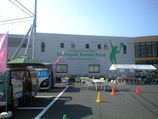 東京練馬でクレープとたこ焼き、ホットドッグの移動販売ケータリングカー出店！テニスパーク！