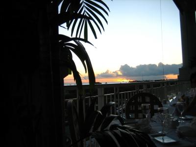 フラ三昧のHawaii　?　ホテル到着。マリポサでサンセットディナー