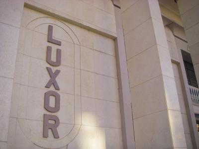 ルクソール 猛暑と遺跡とナイル川 （2008/10）