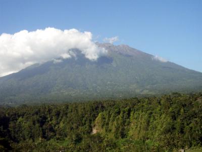バリ島探検隊（アグン山登頂記）