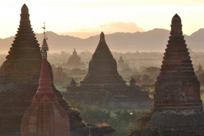 2008秋 Vol.1～ミャンマー・パガンの日の出。