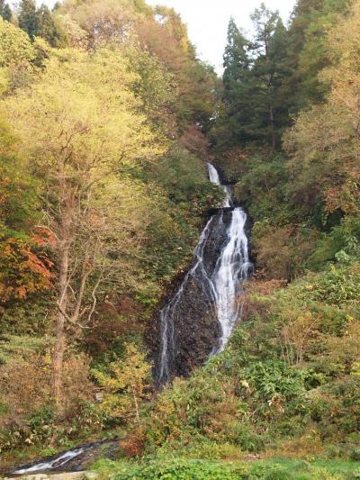 東北の秋・滝と山と紅葉と　滝めぐりシリーズ９６　日本の滝百選・七滝　秋田県小坂町