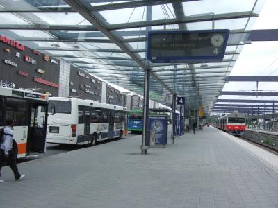 ヘルシンキ　郊外の鉄道駅