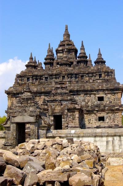 インドネシア１８　　　認知症ドライバーと迷走珍道中：ジョグジャ発、サンビ・サリ寺院、カラサン寺院、サリ寺院、プラオサン寺院経由、プランバナン行。
