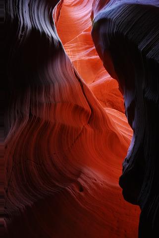 光と曲線の峡谷アンテロープキャニオン　謎のCanyon X