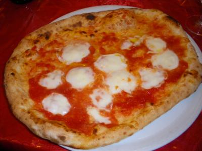 ピザを食べにナポリへ?