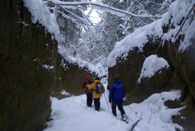 冬の支笏・苔の洞門をスノーシューで歩く