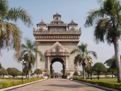 首都も喧騒がなく静かな国。