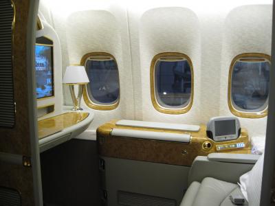 Emirates First Class B777-200LR Worldliner 