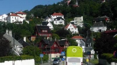 スカンジナビア旅情?:22ベルゲン空港からフロイエン山登山電車乗り場までの景観。