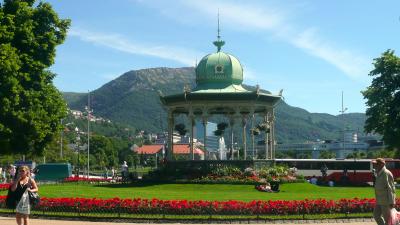 スカンジナビア旅情?:28昼食の聖十字架教会界隈で出合った素敵な空間