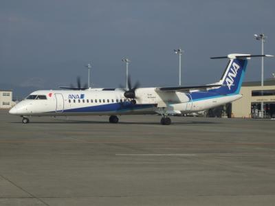 高知空港とボンバルディアＤＨＣ８−Ｑ４００