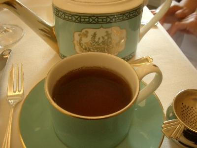 St. James  で afternoon tea をいただきました