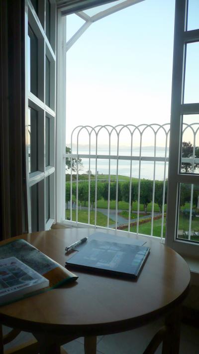 スカンジナビア旅情?:29ソールストラン：部屋の窓からの朝、夜、深夜