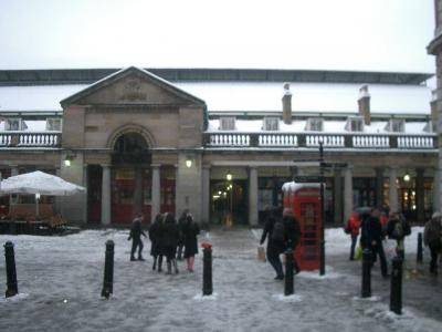 大雪の Covent Garden はさすがに人が少ない。