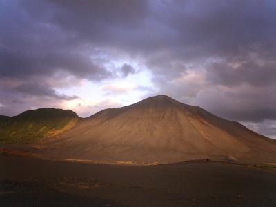 2007　バヌアツ共和国　タンナ島　世界で一番火口に近づくことのできるヤスール火山