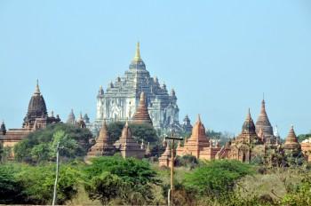 馬車に揺られてバガン観光