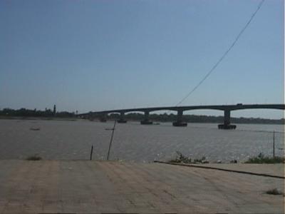 コンポンチャムのメコン川にかかる橋を見に行く