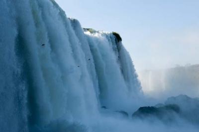 イグアスの滝　（ブラジル、アルゼンチン）