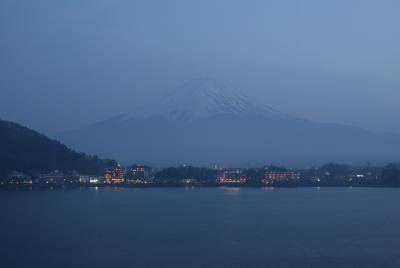 河口湖からの富士山(夜)
