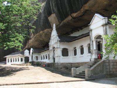 スリランカの旅（１）・・スリランカ最大の石窟寺院、ダンブッラを訪ねて