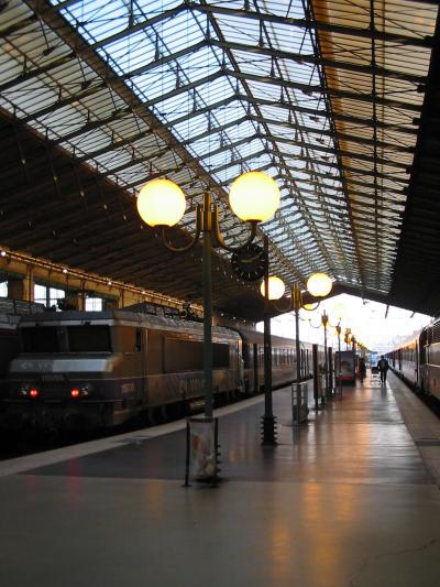 女４人パリ歩き