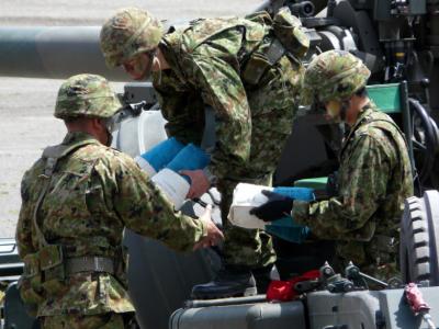 ０２．板妻駐屯地 創立４７周年 記念行事　記念式典　第一音楽隊演奏　観閲行進　筋力トレーニング　少年工科学校ドリル演技　１５０mm榴弾砲 ＦＨ−70の設置