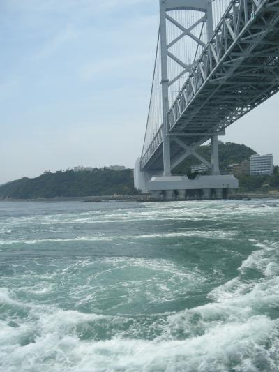 兵庫　荒れる春の海