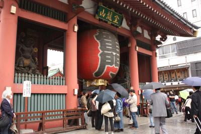 カメラ教室の実習で浅草寺へ…