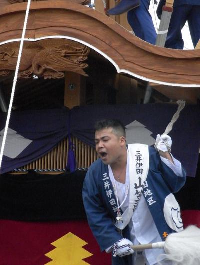 「青春の門」―かつての山の男たちの気概が伝わる、田川の川渡り祭り