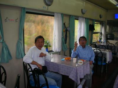 中国旅行者必須「指折りで示す数字」