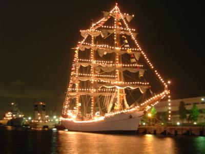 横浜に異国の帆船