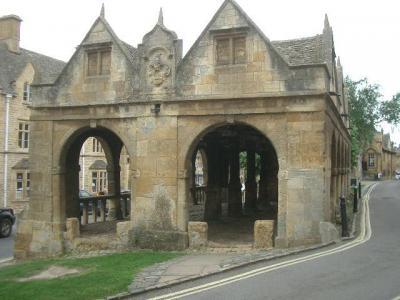 Chipping Campden でおいしいケーキと紅茶をいただきました。