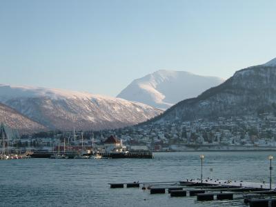 真冬の北極圏で神秘のオーロラに出会う旅