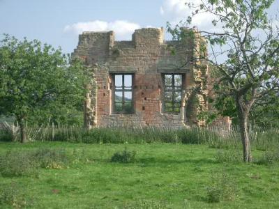 Chipping Campden の裏の廃墟に町の歴史を見る